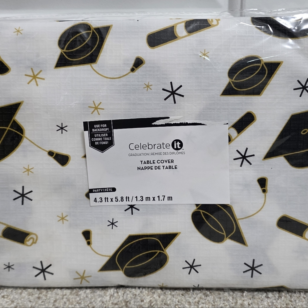 GRADUATION TABLE COVER OR BACKDROP